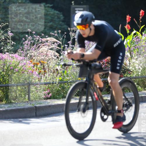 08.09.2024 - Stadtparktriathlon Zöllner http://msf.ph/oto/7025659 08.09.2024 10:49:31 Radfahren 375, 383, 398, 407, 410, 427, 451 meine-sportfotos.de