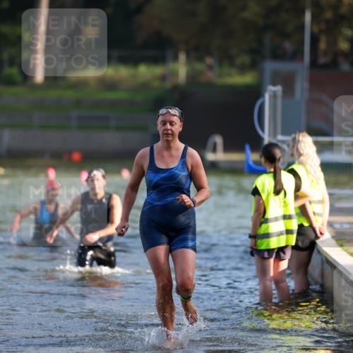 08.09.2024 - Stadtparktriathlon Michael Strokosch http://msf.ph/oto/7025675 08.09.2024 09:50:50 Schwimmen 223, 242 meine-sportfotos.de