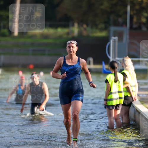 08.09.2024 - Stadtparktriathlon Michael Strokosch http://msf.ph/oto/7025682 08.09.2024 09:50:50 Schwimmen 223, 242 meine-sportfotos.de
