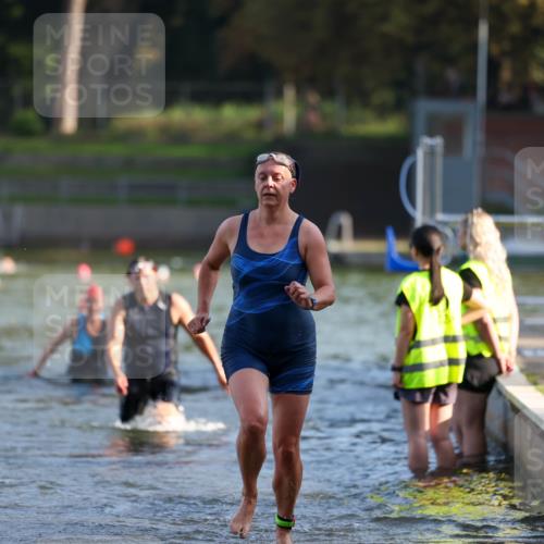 08.09.2024 - Stadtparktriathlon Michael Strokosch http://msf.ph/oto/7025685 08.09.2024 09:50:51 Schwimmen 223, 242 meine-sportfotos.de