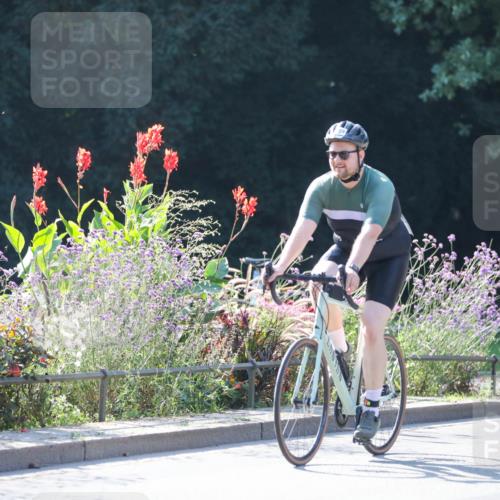 08.09.2024 - Stadtparktriathlon Zöllner http://msf.ph/oto/7025719 08.09.2024 10:49:42 Radfahren 304, 311, 321, 322, 335, 369, 427, 460 meine-sportfotos.de