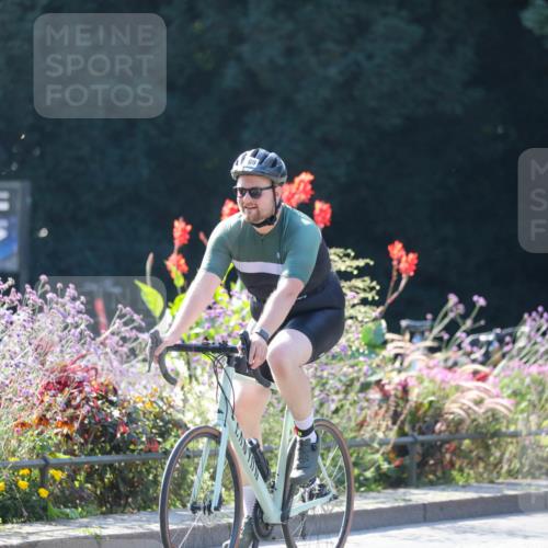 08.09.2024 - Stadtparktriathlon Zöllner http://msf.ph/oto/7025735 08.09.2024 10:49:42 Radfahren 304, 311, 321, 322, 335, 369, 427, 460 meine-sportfotos.de