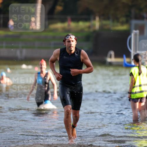 08.09.2024 - Stadtparktriathlon Michael Strokosch http://msf.ph/oto/7025763 08.09.2024 09:50:57 Schwimmen 223, 232 meine-sportfotos.de