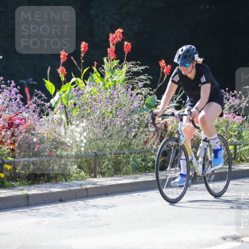 08.09.2024 - Stadtparktriathlon Zöllner http://msf.ph/oto/7025765 08.09.2024 10:49:45 Radfahren 304, 311, 317, 321, 322, 335, 369, 460 meine-sportfotos.de