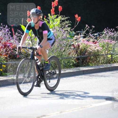 08.09.2024 - Stadtparktriathlon Zöllner http://msf.ph/oto/7025783 08.09.2024 10:49:47 Radfahren 284, 304, 317, 321, 322, 335, 460 meine-sportfotos.de