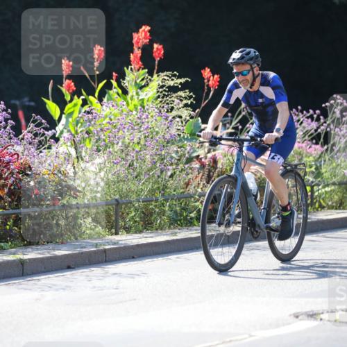 08.09.2024 - Stadtparktriathlon Zöllner http://msf.ph/oto/7025790 08.09.2024 10:49:50 Radfahren 284, 304, 317, 321, 323, 460 meine-sportfotos.de