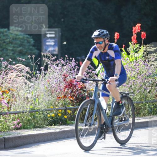 08.09.2024 - Stadtparktriathlon Zöllner http://msf.ph/oto/7025803 08.09.2024 10:49:50 Radfahren 284, 304, 317, 321, 323, 460 meine-sportfotos.de