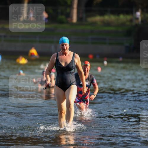 08.09.2024 - Stadtparktriathlon Michael Strokosch http://msf.ph/oto/7025866 08.09.2024 09:51:21 Schwimmen 227, 249 meine-sportfotos.de
