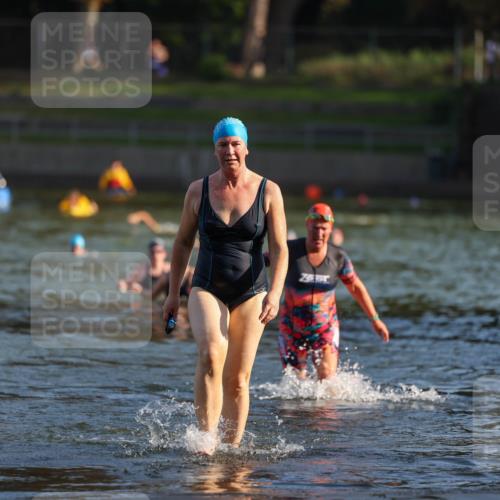 08.09.2024 - Stadtparktriathlon Michael Strokosch http://msf.ph/oto/7025878 08.09.2024 09:51:22 Schwimmen 227, 249 meine-sportfotos.de