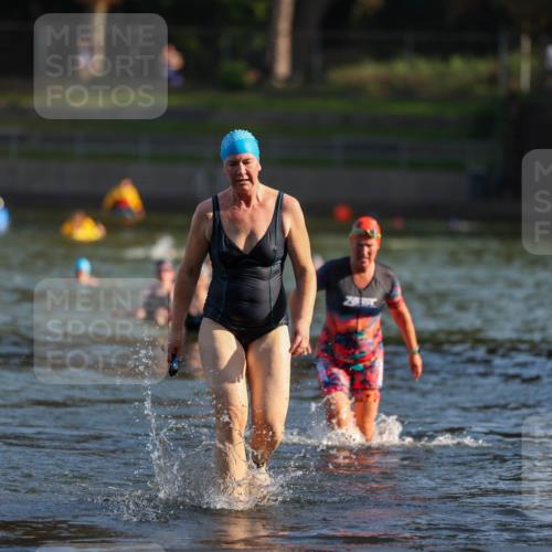 08.09.2024 - Stadtparktriathlon Michael Strokosch http://msf.ph/oto/7025884 08.09.2024 09:51:22 Schwimmen 227, 249 meine-sportfotos.de