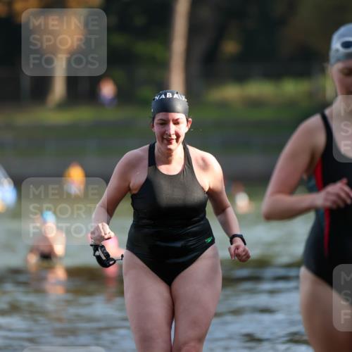 08.09.2024 - Stadtparktriathlon Michael Strokosch http://msf.ph/oto/7026015 08.09.2024 09:51:44 Schwimmen 209, 218 meine-sportfotos.de