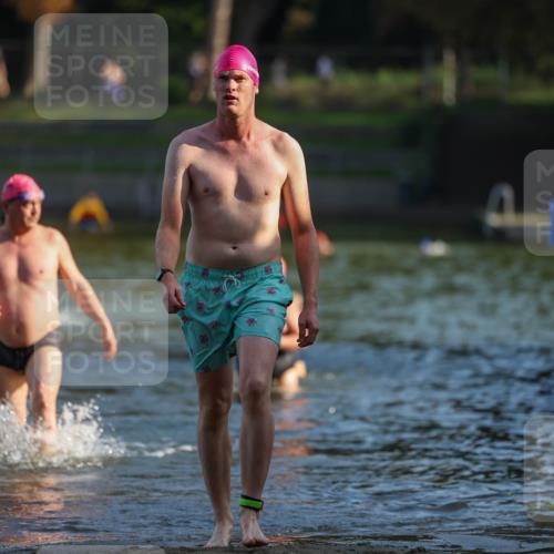 08.09.2024 - Stadtparktriathlon Michael Strokosch http://msf.ph/oto/7026152 08.09.2024 09:52:10 Schwimmen 202, 253 meine-sportfotos.de