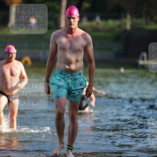 08.09.2024 - Stadtparktriathlon Michael Strokosch http://msf.ph/oto/7026159 08.09.2024 09:52:11 Schwimmen 202, 210, 253 meine-sportfotos.de