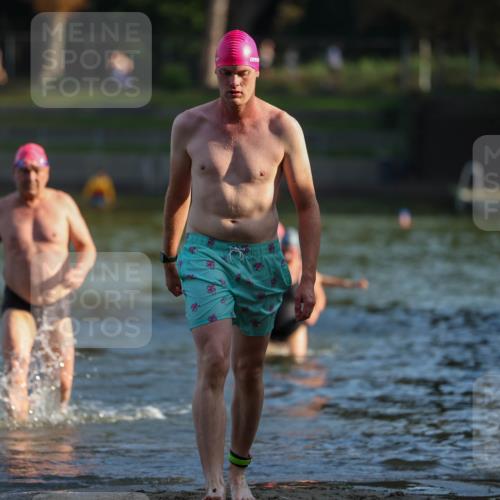 08.09.2024 - Stadtparktriathlon Michael Strokosch http://msf.ph/oto/7026162 08.09.2024 09:52:11 Schwimmen 202, 210, 253 meine-sportfotos.de