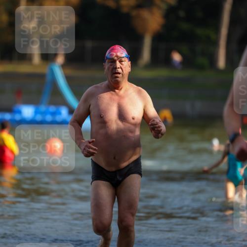 08.09.2024 - Stadtparktriathlon Michael Strokosch http://msf.ph/oto/7026175 08.09.2024 09:52:15 Schwimmen 202, 210, 233, 253 meine-sportfotos.de