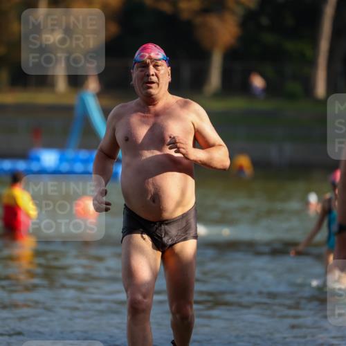 08.09.2024 - Stadtparktriathlon Michael Strokosch http://msf.ph/oto/7026179 08.09.2024 09:52:15 Schwimmen 202, 210, 233, 253 meine-sportfotos.de