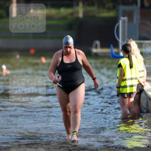 08.09.2024 - Stadtparktriathlon Michael Strokosch http://msf.ph/oto/7026195 08.09.2024 09:52:21 Schwimmen 210, 233, 246 meine-sportfotos.de