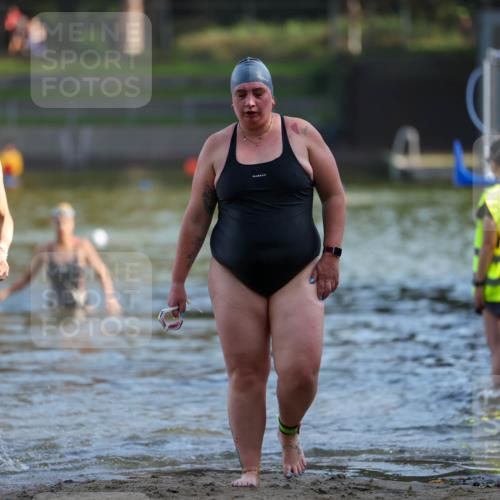 08.09.2024 - Stadtparktriathlon Michael Strokosch http://msf.ph/oto/7026237 08.09.2024 09:52:23 Schwimmen 210, 233, 246 meine-sportfotos.de