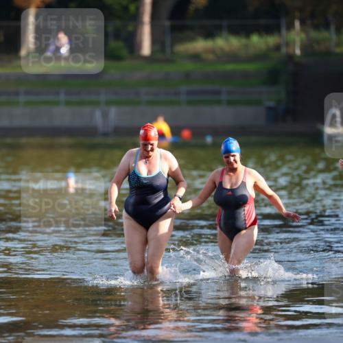 08.09.2024 - Stadtparktriathlon Michael Strokosch http://msf.ph/oto/7026490 08.09.2024 09:53:45 Schwimmen 251, 254 meine-sportfotos.de