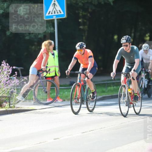 08.09.2024 - Stadtparktriathlon Zöllner http://msf.ph/oto/7026539 08.09.2024 10:52:12 Radfahren 299, 347, 364, 403, 415, 1937 meine-sportfotos.de