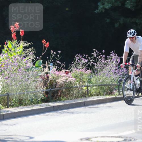 08.09.2024 - Stadtparktriathlon Zöllner http://msf.ph/oto/7026560 08.09.2024 10:52:13 Radfahren 299, 347, 364, 403, 415, 1937 meine-sportfotos.de