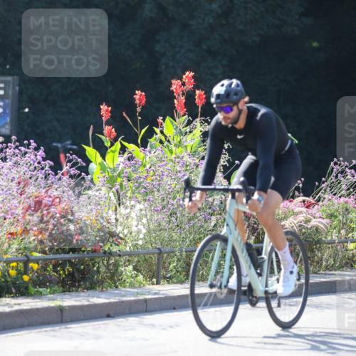 08.09.2024 - Stadtparktriathlon Zöllner http://msf.ph/oto/7026663 08.09.2024 10:52:50 Radfahren 363, 371, 437, 450 meine-sportfotos.de