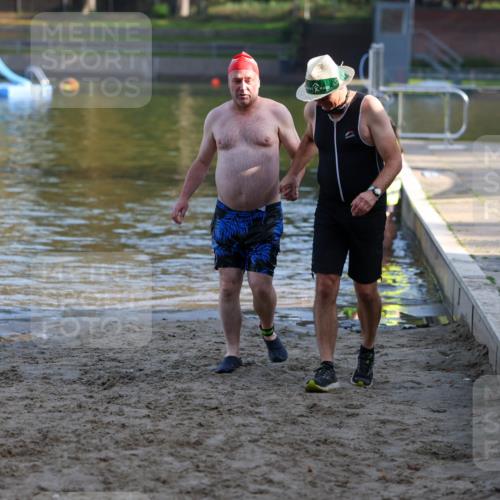 08.09.2024 - Stadtparktriathlon Michael Strokosch http://msf.ph/oto/7026703 08.09.2024 10:02:51 Schwimmen 229 meine-sportfotos.de