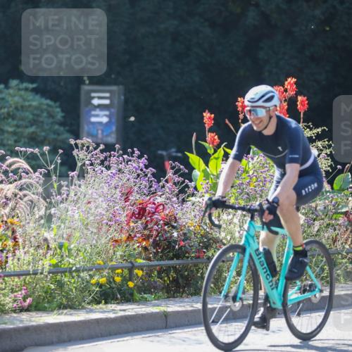 08.09.2024 - Stadtparktriathlon Zöllner http://msf.ph/oto/7026765 08.09.2024 10:53:08 Radfahren 264, 367, 384 meine-sportfotos.de