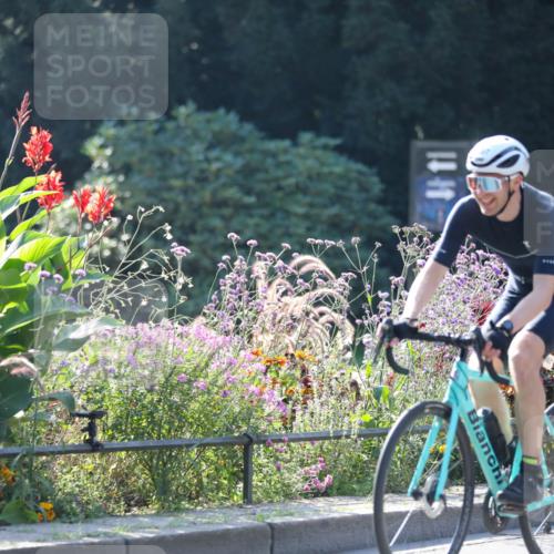 08.09.2024 - Stadtparktriathlon Zöllner http://msf.ph/oto/7026772 08.09.2024 10:53:09 Radfahren 264, 367, 384 meine-sportfotos.de