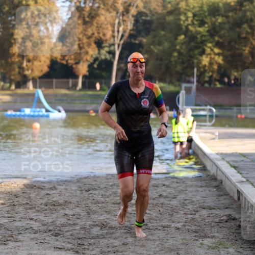 08.09.2024 - Stadtparktriathlon Michael Strokosch http://msf.ph/oto/7026943 08.09.2024 10:11:00 Schwimmen 271 meine-sportfotos.de