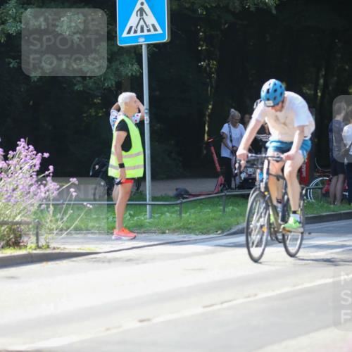 08.09.2024 - Stadtparktriathlon Zöllner http://msf.ph/oto/7027061 08.09.2024 10:53:57 Radfahren 305, 380, 440, 446, 447, 471, 558 meine-sportfotos.de