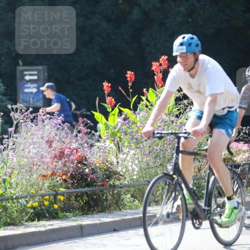 08.09.2024 - Stadtparktriathlon Zöllner http://msf.ph/oto/7027070 08.09.2024 10:53:58 Radfahren 305, 380, 440, 446, 447, 471, 558 meine-sportfotos.de