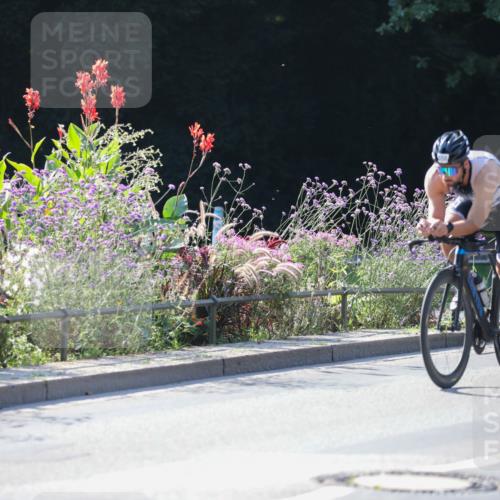 08.09.2024 - Stadtparktriathlon Zöllner http://msf.ph/oto/7027077 08.09.2024 10:54:00 Radfahren 305, 380, 440, 446, 447, 471, 558 meine-sportfotos.de