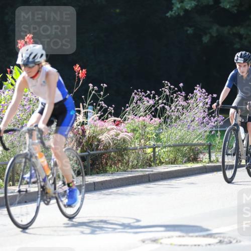 08.09.2024 - Stadtparktriathlon Zöllner http://msf.ph/oto/7027130 08.09.2024 10:54:14 Radfahren 251, 273, 316, 381, 408, 429, 1936 meine-sportfotos.de