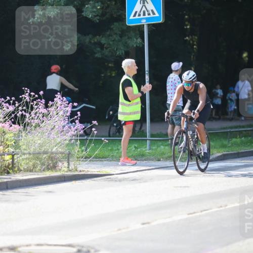 08.09.2024 - Stadtparktriathlon Zöllner http://msf.ph/oto/7027220 08.09.2024 10:54:41 Radfahren 43, 352, 385, 393, 417, 551 meine-sportfotos.de