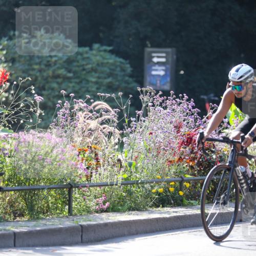 08.09.2024 - Stadtparktriathlon Zöllner http://msf.ph/oto/7027230 08.09.2024 10:54:42 Radfahren 43, 352, 385, 393, 417, 551 meine-sportfotos.de