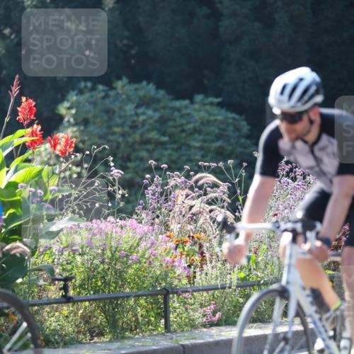 08.09.2024 - Stadtparktriathlon Zöllner http://msf.ph/oto/7027257 08.09.2024 10:54:51 Radfahren 43, 352, 385, 393, 406, 549, 551 meine-sportfotos.de