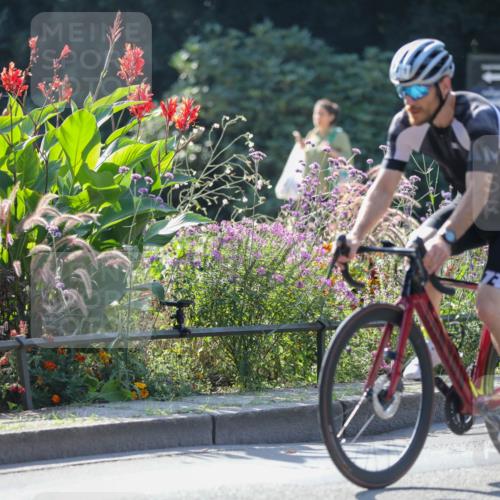 08.09.2024 - Stadtparktriathlon Zöllner http://msf.ph/oto/7027508 08.09.2024 10:56:03 Radfahren 411, 442, 537, 821 meine-sportfotos.de