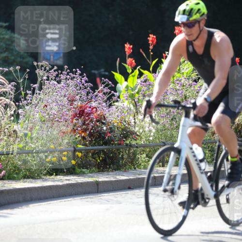 08.09.2024 - Stadtparktriathlon Zöllner http://msf.ph/oto/7027522 08.09.2024 10:56:05 Radfahren 395, 411, 442, 444, 537, 821 meine-sportfotos.de