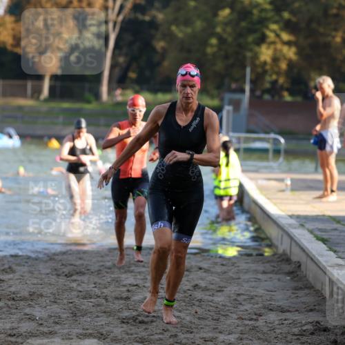 08.09.2024 - Stadtparktriathlon Michael Strokosch http://msf.ph/oto/7027605 08.09.2024 10:13:37 Schwimmen 264, 310, 318, 322, 363 meine-sportfotos.de