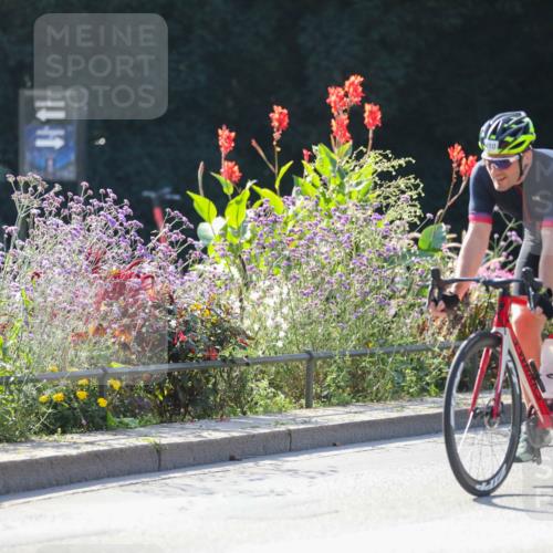 08.09.2024 - Stadtparktriathlon Zöllner http://msf.ph/oto/7027627 08.09.2024 10:56:36 Radfahren 324, 368, 410, 479, 493, 516, 550 meine-sportfotos.de