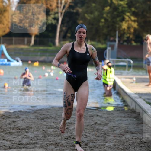 08.09.2024 - Stadtparktriathlon Michael Strokosch http://msf.ph/oto/7027643 08.09.2024 10:13:41 Schwimmen 305, 310, 318, 363 meine-sportfotos.de