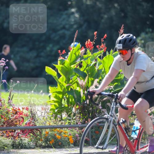 08.09.2024 - Stadtparktriathlon Zöllner http://msf.ph/oto/7027667 08.09.2024 10:56:48 Radfahren 345, 433, 472, 535, 538, 557 meine-sportfotos.de