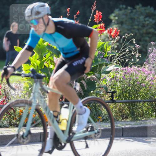08.09.2024 - Stadtparktriathlon Zöllner http://msf.ph/oto/7027675 08.09.2024 10:56:49 Radfahren 345, 375, 433, 472, 535, 538, 557 meine-sportfotos.de