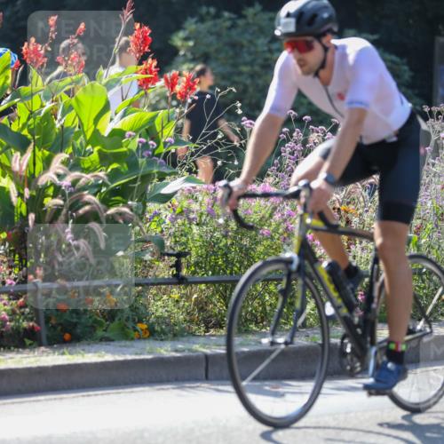 08.09.2024 - Stadtparktriathlon Zöllner http://msf.ph/oto/7027699 08.09.2024 10:56:55 Radfahren 375, 389, 433, 472, 538, 557 meine-sportfotos.de