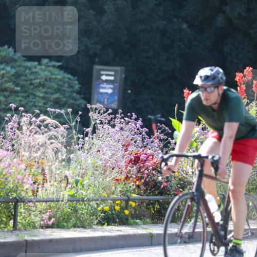 08.09.2024 - Stadtparktriathlon Zöllner http://msf.ph/oto/7028375 08.09.2024 11:00:06 Radfahren 315, 422, 437, 450, 471, 494, 529, 541 meine-sportfotos.de