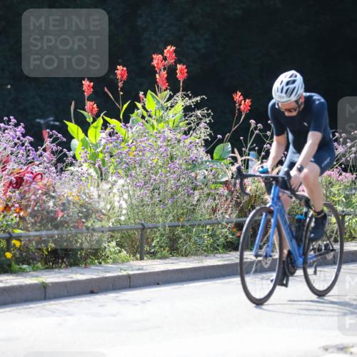 08.09.2024 - Stadtparktriathlon Zöllner http://msf.ph/oto/7028467 08.09.2024 11:00:37 Radfahren 384, 435, 446, 448, 525, 542, 558 meine-sportfotos.de