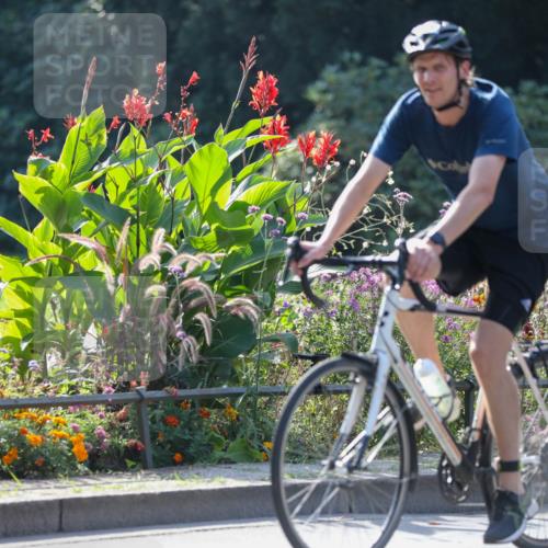 08.09.2024 - Stadtparktriathlon Zöllner http://msf.ph/oto/7028540 08.09.2024 11:00:57 Radfahren 289, 364, 392, 400, 405, 478, 551 meine-sportfotos.de