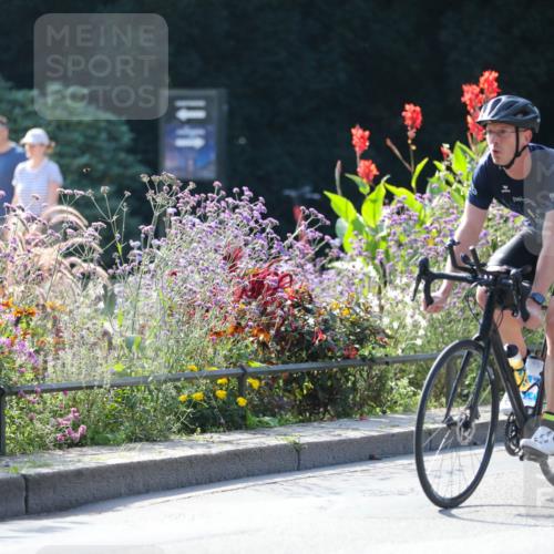 08.09.2024 - Stadtparktriathlon Zöllner http://msf.ph/oto/7028664 08.09.2024 11:01:55 Radfahren 327, 366, 372, 385, 386, 393, 407, 417, 484, 562 meine-sportfotos.de