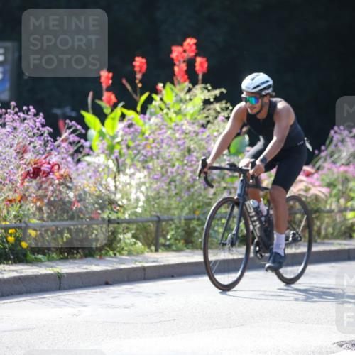 08.09.2024 - Stadtparktriathlon Zöllner http://msf.ph/oto/7028685 08.09.2024 11:01:59 Radfahren 327, 385, 386, 393, 407, 417, 451, 484 meine-sportfotos.de
